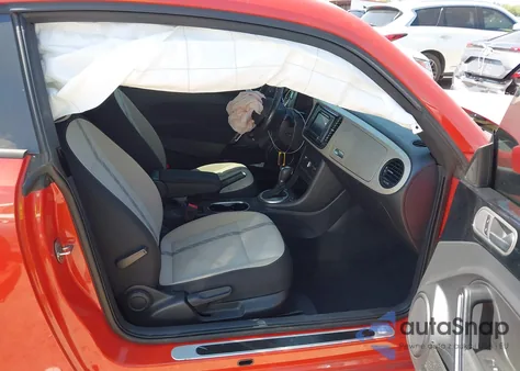 2018 Volkswagen Beetle 2.0T Coast/2.0T S из США, поврежденный, VIN 3VWFD7AT7JM704868